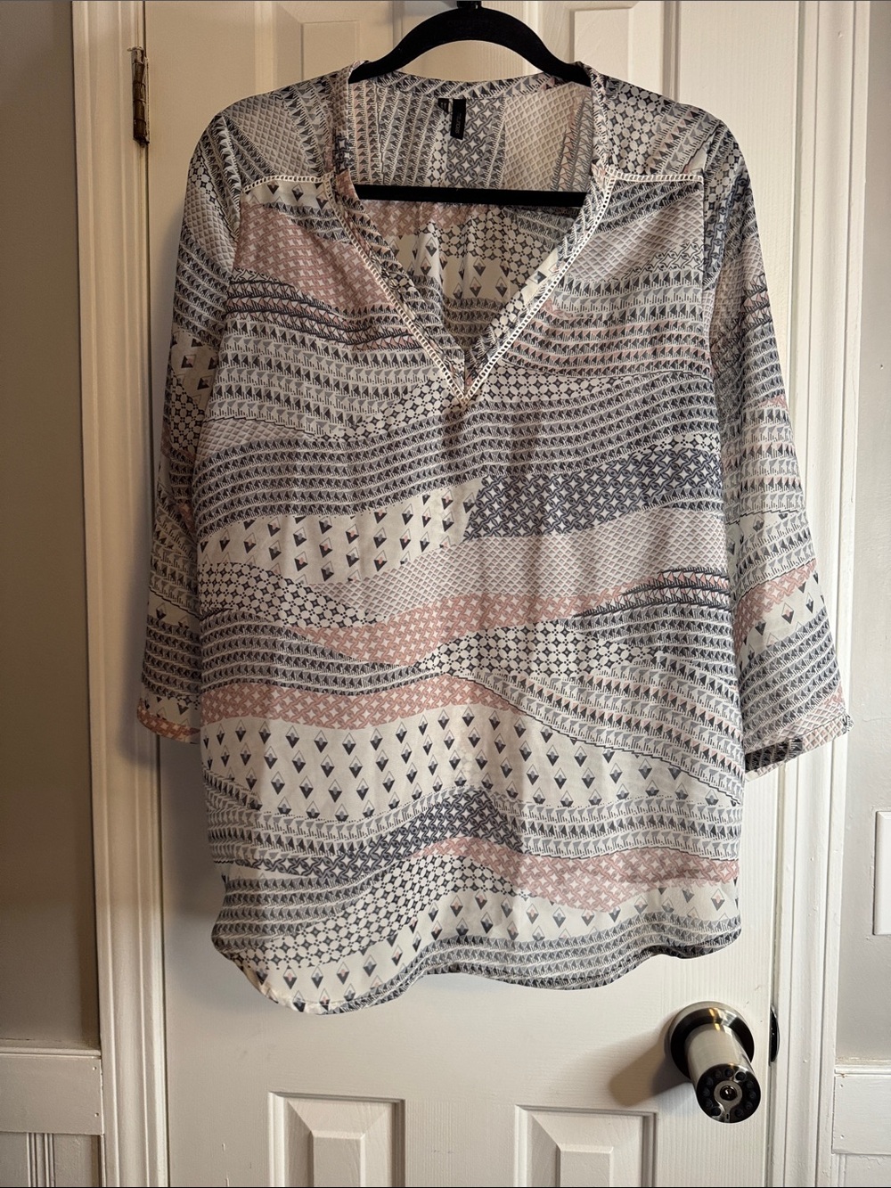 mandee V-Neck Geometric Print Tunic in White, Dusty Pink, Gray (23)